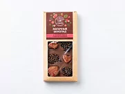 Молочный шоколад с сосновыми шишками, вяленой клубникой и семечками конопли  90г "Таежная кладовая"