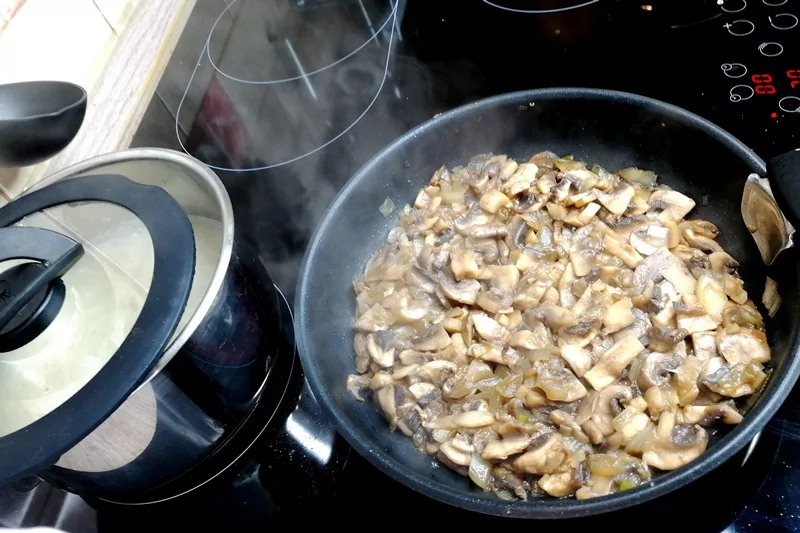 Кальмары фаршированные грибами и рисом в духовке