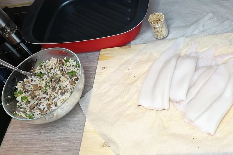 Кальмары фаршированные грибами и рисом в духовке