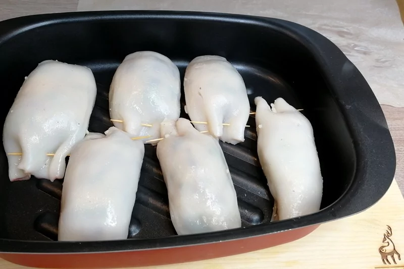 Кальмары фаршированные грибами и рисом в духовке
