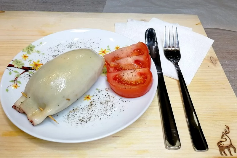 Кальмары фаршированные грибами и рисом в духовке